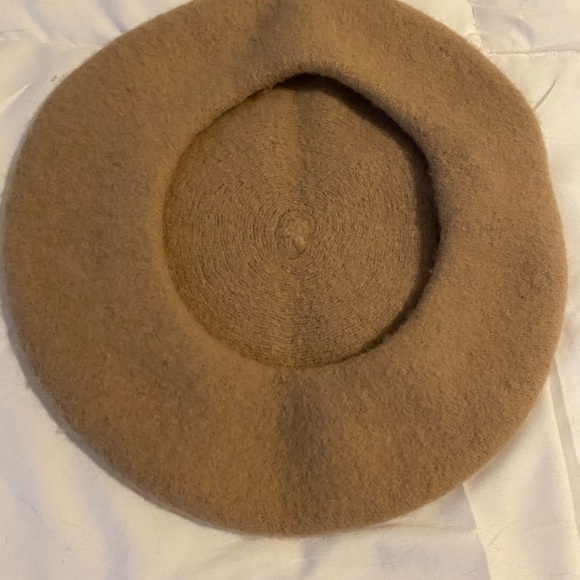 Camel Beret (Aldo) - Picture 2 of 2
